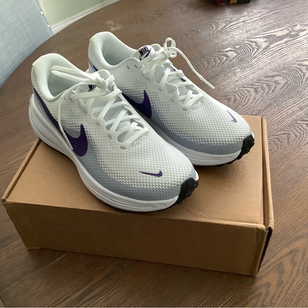 Nike Women's Athletic Shoes in White and Purple